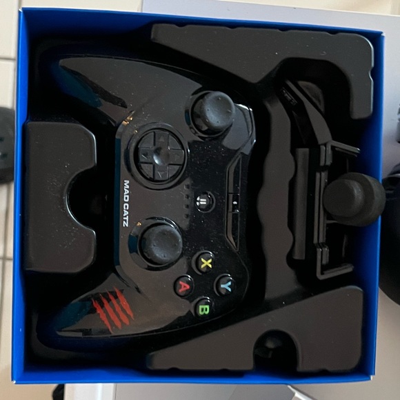 MAD CATZ SMARTPHONE VIDEO GAME HANDHELD - Picture 2 of 2